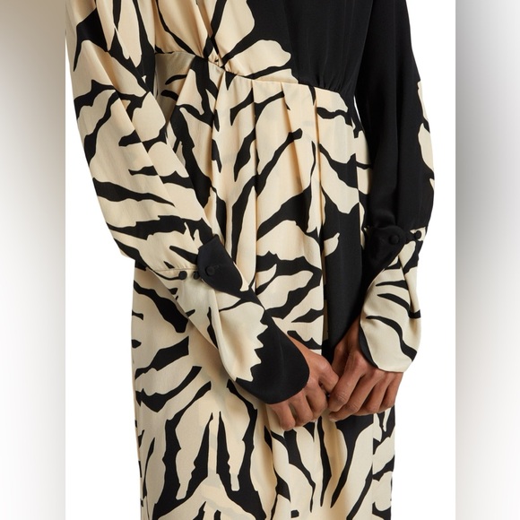 $1995 Johanna Ortiz
Dream Flowers Silk Midi-Dress size 8 - Picture 5 of 13